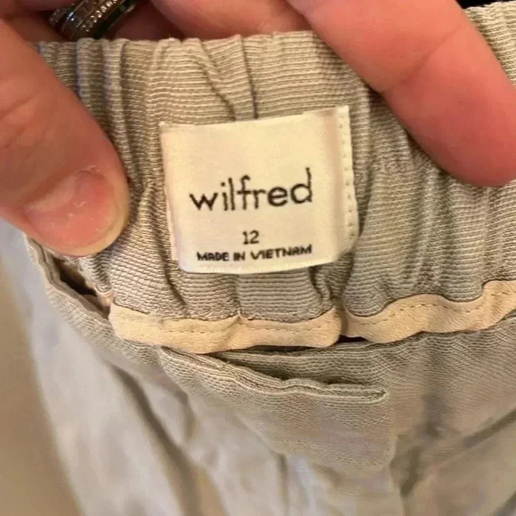 Aritzia Wilfred
Fable Linen Mid-Thigh Short-Sz 12 - Picture 4 of 7